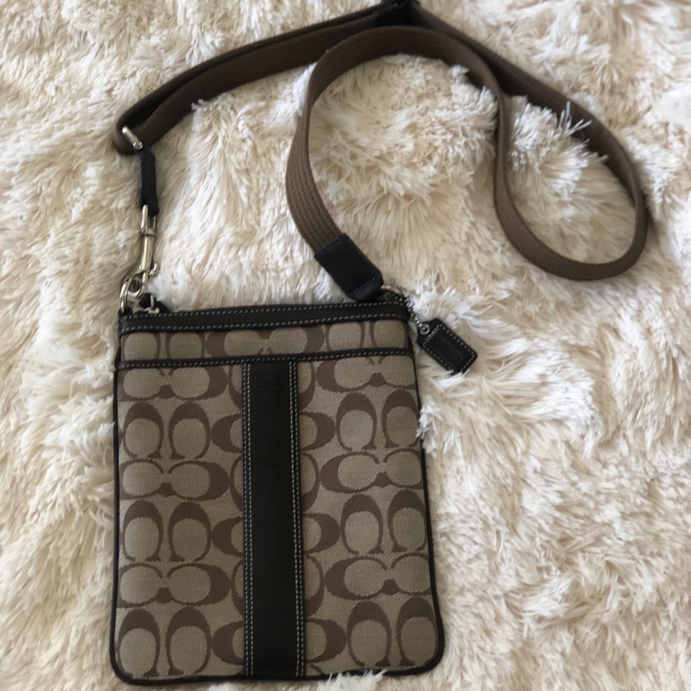Coach brown leather crossbody bag- like new!